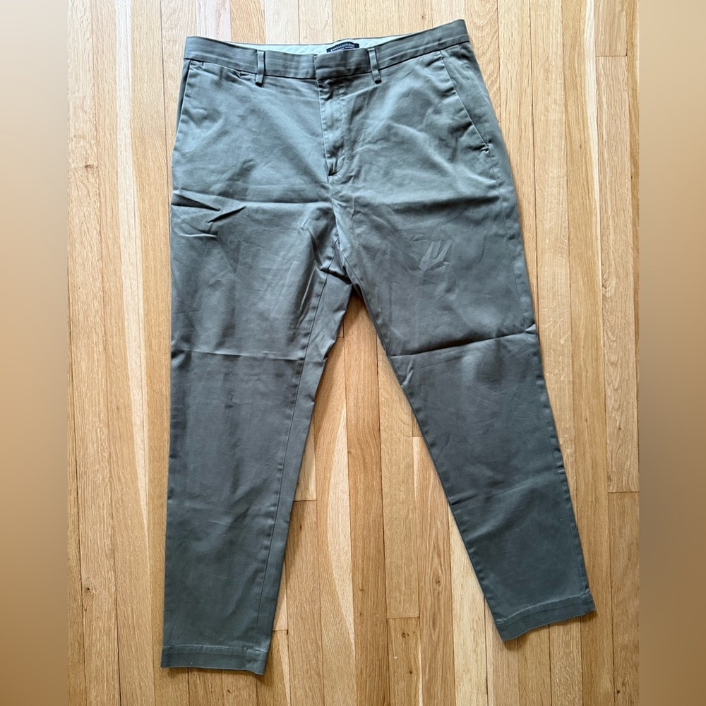 Banana Republic Mason Athletic Tapered Fit Olive Chinos 36/32